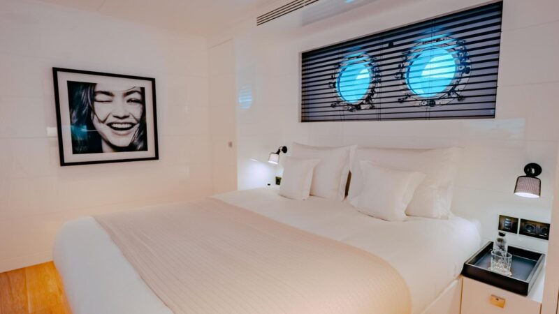 Carmen_Cabin VIP Gigi Hadid2