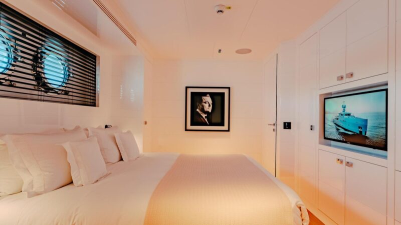 Carmen_Cabin VIP Leonardo DiCaprio1